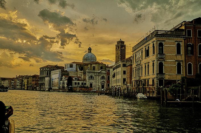 Anche il sole Tramonta a Venezia